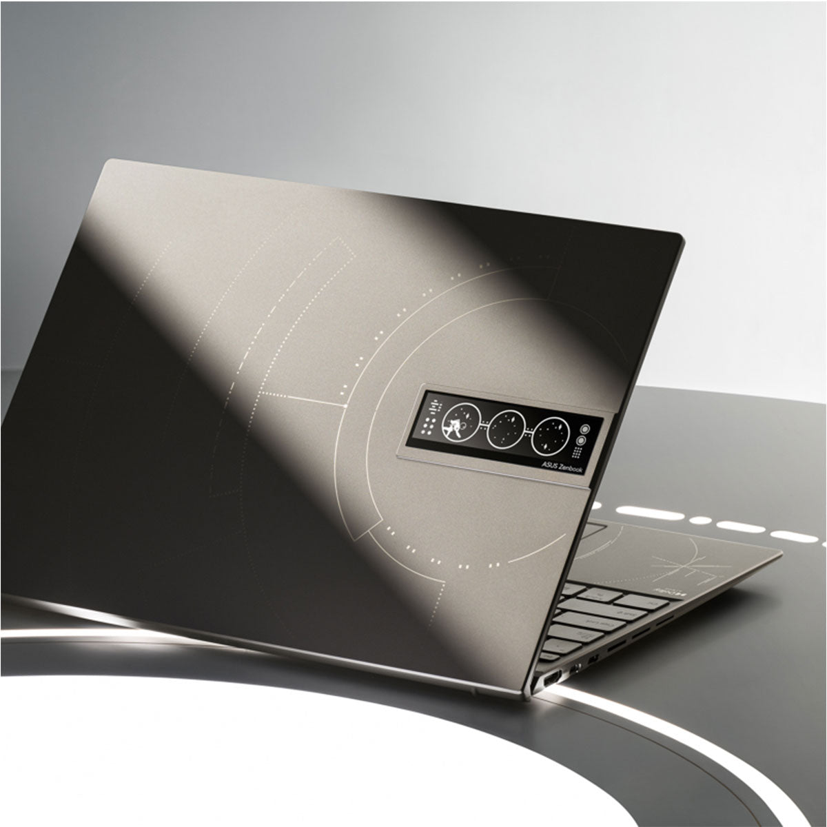 Asus Zenbook 14X OLED Space Edition UX5401ZAS-KN016WS Laptop (Zero-G Titanium) | 14", 2.8K (2880 x 1800) OLED | i7-12700H | 16GB RAM | Intel Iris Xᵉ Graphics | 1TB SSD | Windows 11 Home | MS Office H&S 2021 | Sleeve | Asus BP1504 Casual Backpack